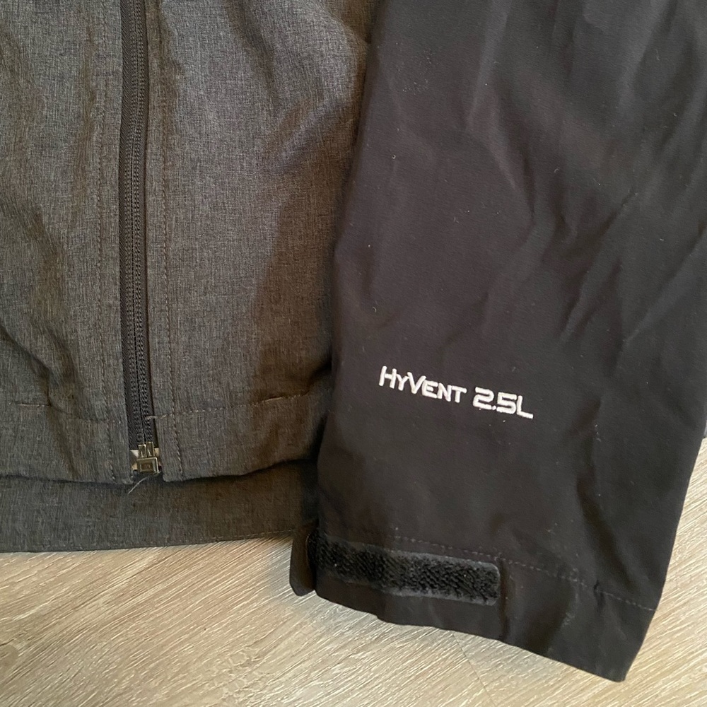 North Face Raincoat - Picture 3 of 9